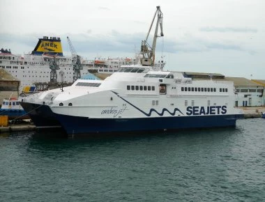 Απαγορεύτηκε ο απόπλους στο Andros Jet εξαιτίας φθορών - Συνελήφθη ο πλοίαρχος